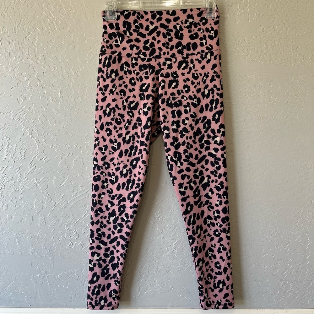 Onzie Pink Cheetah Leggings